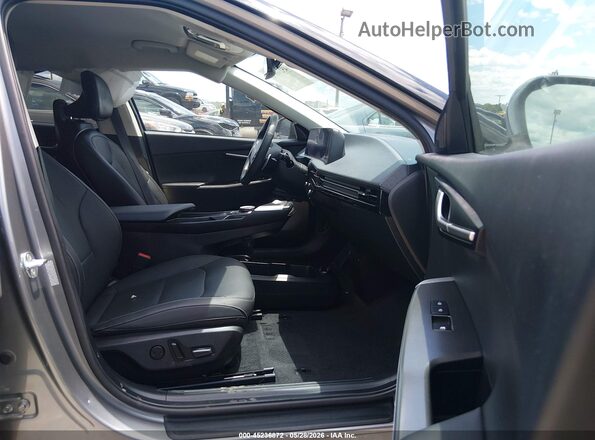 KNDC3DLC4N5061749 2022 KIA EV6 Gray Vista interior delantera
