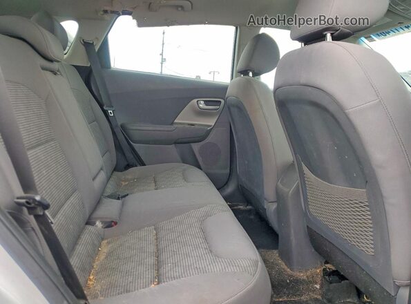 KNDCB3LC0H5044920 2017 KIA NIRO Silver Widok wnętrza z tyłu
