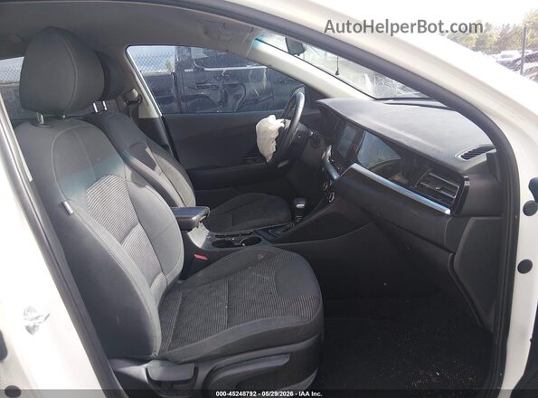 KNDCB3LC0M5463831 2021 KIA NIRO White 