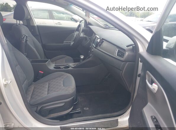KNDCB3LC4K5257599 2019 KIA NIRO Серебряный Вид салона спереди