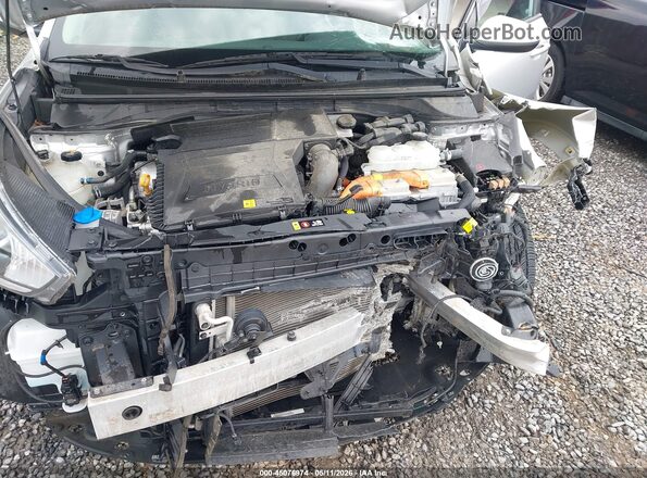 KNDCB3LC6J5201145 2018 KIA NIRO Silver უკანა ხედი