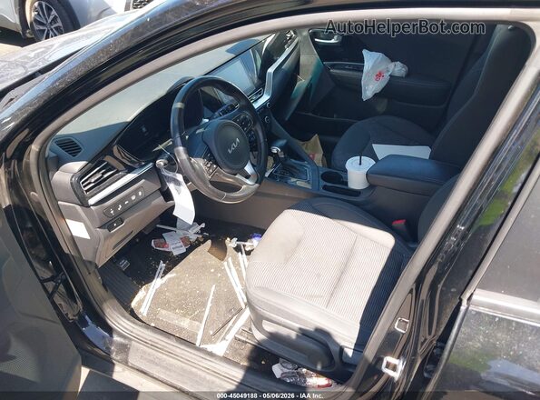 KNDCB3LC7N5548411 2022 KIA NIRO Black 