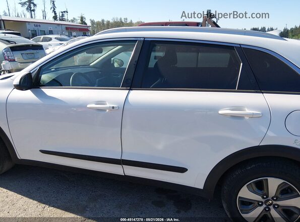 KNDCB3LC9L5427022 2020 KIA NIRO White უკანა სალონის ხედი