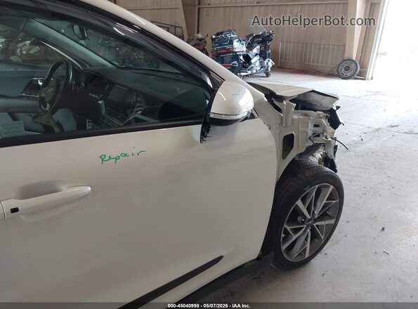 KNDCC3LC0N5545122 2022 KIA NIRO White 