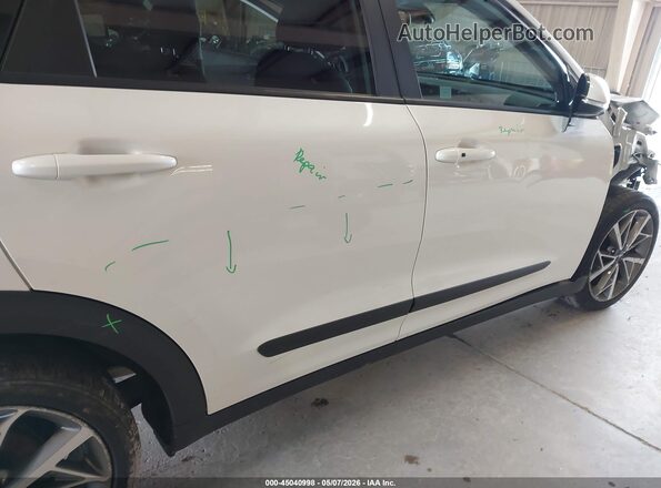 KNDCC3LC0N5545122 2022 KIA NIRO White 