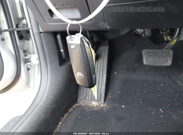 KNDCC3LC2J5176077 2018 KIA NIRO Gray Widok deski rozdzielczej