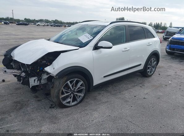 KNDCC3LC7N5516832 2022 KIA NIRO Белый Передняя левая четверть