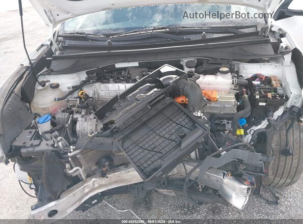KNDCC3LC7N5516832 2022 KIA NIRO Белый Вид сзади
