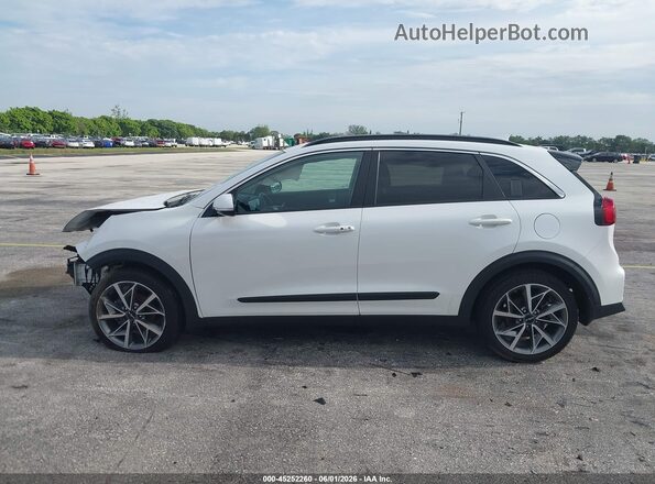 KNDCC3LC7N5516832 2022 KIA NIRO Белый 