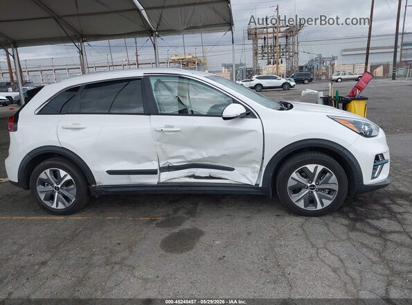 KNDCC3LG6N5147657 2022 KIA NIRO EV White Rear interior view