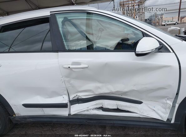 KNDCC3LG6N5147657 2022 KIA NIRO EV White Front view
