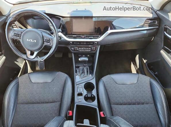 KNDCD3LD6N5546765 2022 KIA NIRO Gray წინა პანელის ხედი