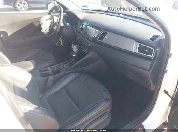 KNDCE3LC9K5216263 2019 KIA NIRO White 
