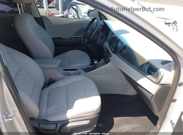 KNDCM3LD0K5337629 2019 KIA NIRO PLUG-IN HYBRID Silver წინა სალონის ხედი
