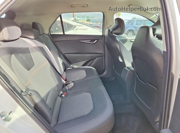 KNDCP3LE3T5330952 2026 KIA NIRO White Rear seats view