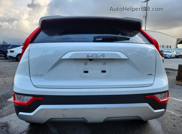 KNDCP3LE3T5330952 2026 KIA NIRO White Rear view