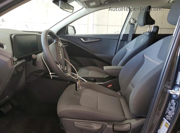 KNDCP3LE4T5316199 2026 KIA NIRO Серый Вид салона спереди