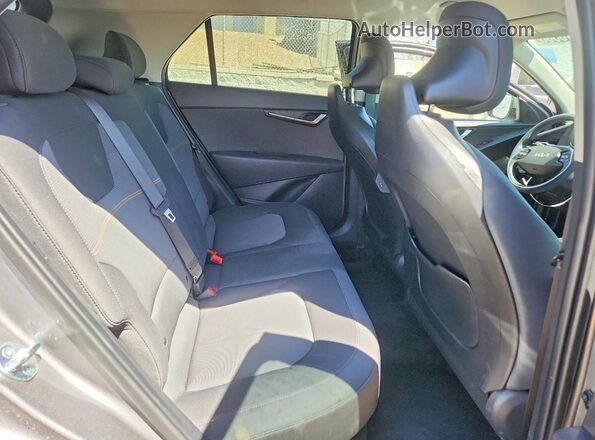 KNDCP3LE5T5327311 2026 KIA NIRO Silver 