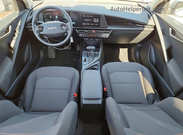 KNDCP3LE5T5333187 2026 KIA NIRO Silver Vista del salpicadero