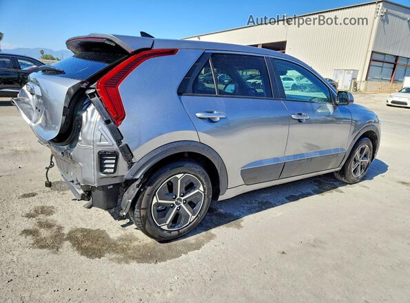 KNDCP3LE5T5333187 2026 KIA NIRO Silver Trasero derecho