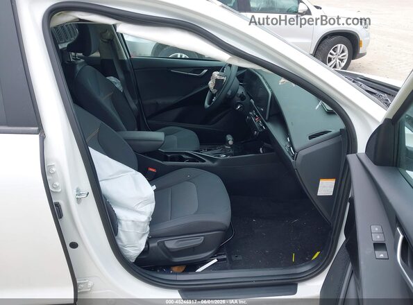 KNDCP3LE9S5231759 2025 KIA NIRO Белый Вид салона спереди
