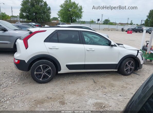 KNDCP3LE9S5231759 2025 KIA NIRO Белый Вид задней части салона