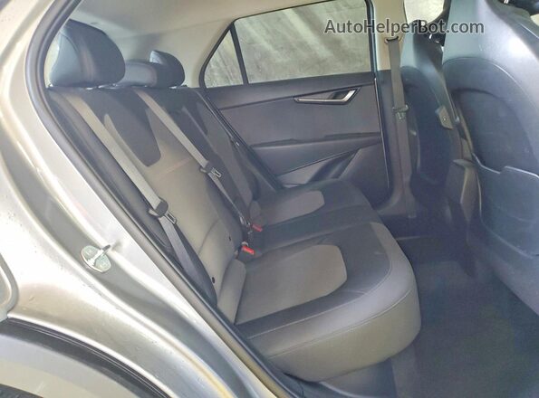 KNDCP3LEXT5320371 2026 KIA NIRO Gray Vista interior trasera
