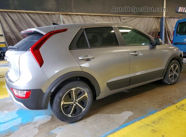 KNDCP3LEXT5320371 2026 KIA NIRO Gray Trasero derecho