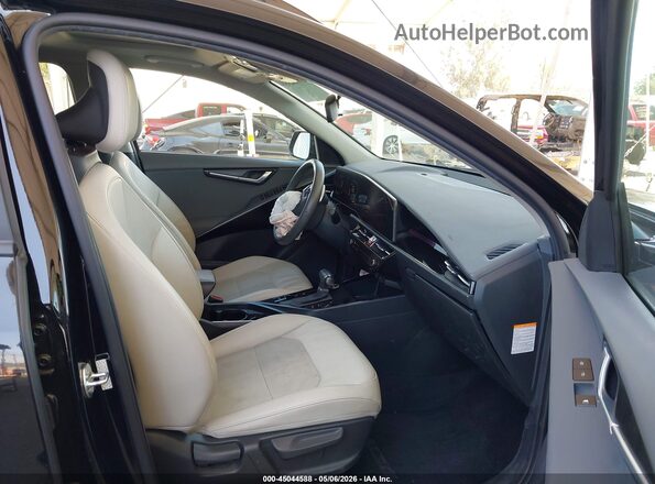 KNDCR3LE8P5099708 2023 KIA NIRO Black Widok wnętrza z przodu