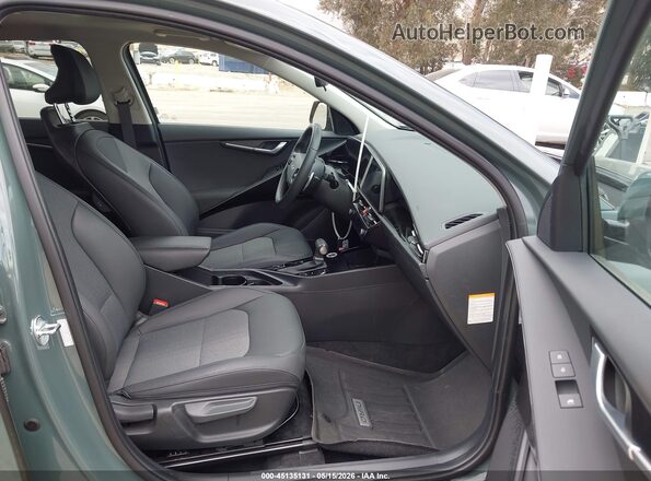 KNDCR3LE8P5114496 2023 KIA NIRO Green წინა სალონის ხედი
