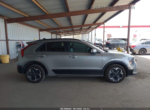 KNDCT3L18P5033125 2023 KIA NIRO EV Gray Սալոնի հետևի տեսք