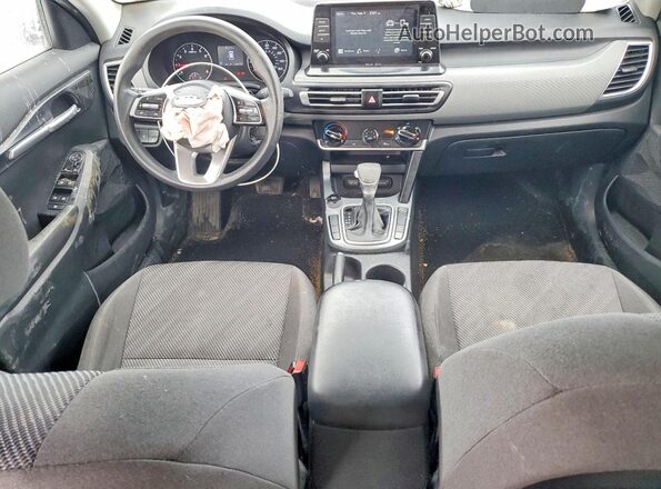 KNDEPCAA1M7060974 2021 KIA SELTOS Серебряный Вид панели приборов
