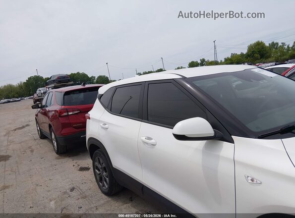 KNDEPCAA2R7556406 2024 KIA SELTOS White უკანა სალონის ხედი