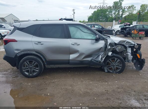 KNDEPCAA3P7408259 2023 KIA SELTOS Gray Widok wnętrza z tyłu