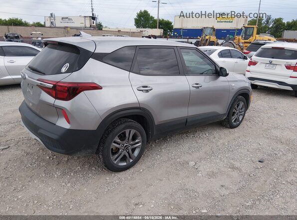 KNDEPCAA9M7100427 2021 KIA SELTOS Silver Trasero derecho