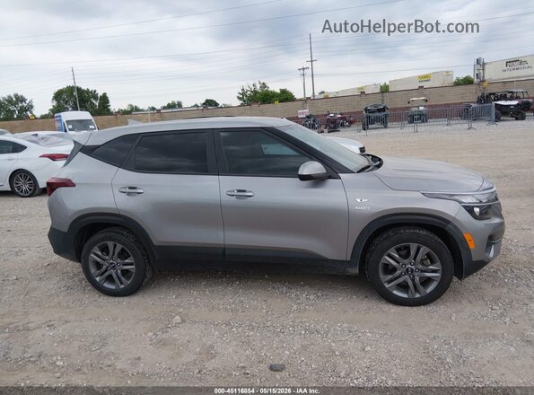 KNDEPCAA9M7100427 2021 KIA SELTOS Silver Vista interior trasera