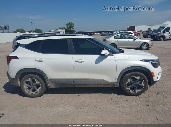 KNDER2AA0R7490474 2024 KIA SELTOS White უკანა სალონის ხედი