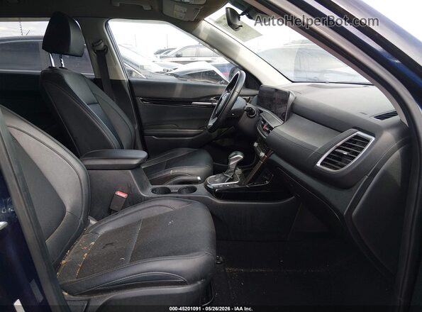 KNDER2AA4R7500827 2024 KIA SELTOS Blue Widok wnętrza z przodu