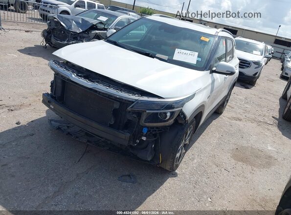 KNDERCAA2M7158289 2021 KIA SELTOS Белый Передняя левая четверть