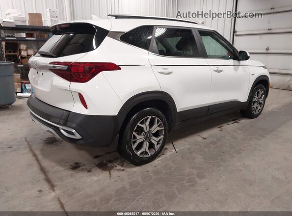 KNDERCAA2N7274822 2022 KIA SELTOS White Rear right