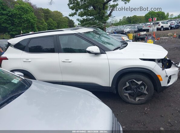 KNDERCAA2R7644558 2024 KIA SELTOS White Widok wnętrza z tyłu