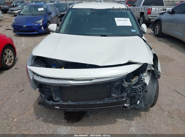 KNDEU2AA4P7396366 2023 KIA SELTOS White Vista frontal