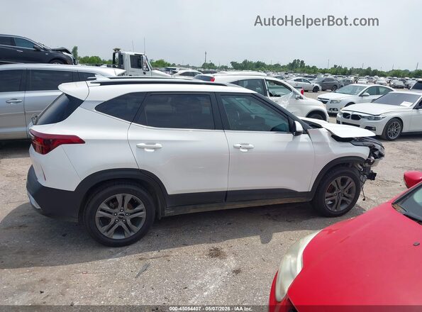KNDEU2AA4P7396366 2023 KIA SELTOS White Vista interior trasera