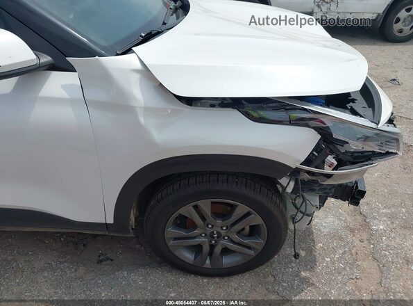 KNDEU2AA4P7396366 2023 KIA SELTOS White 