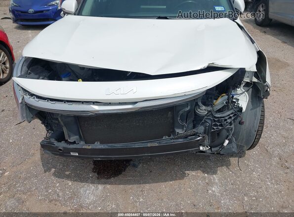 KNDEU2AA4P7396366 2023 KIA SELTOS White 