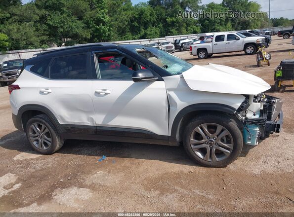 KNDEU2AA5M7133797 2021 KIA SELTOS Белый 