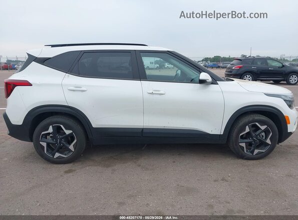 KNDEU2AA9S7687146 2025 KIA SELTOS White Widok wnętrza z tyłu