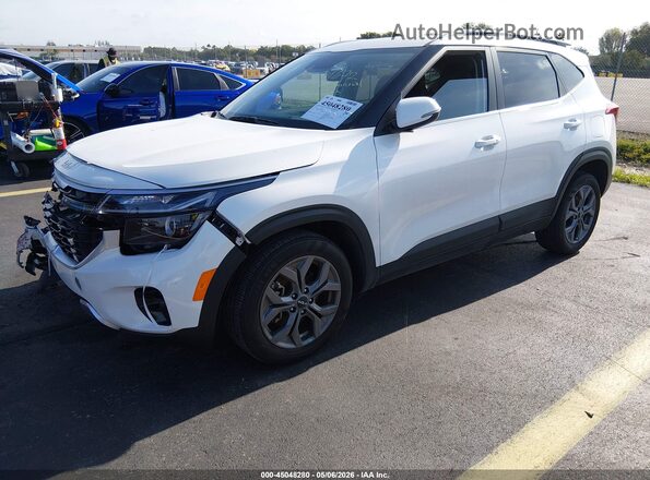KNDEUCAA2R7635373 2024 KIA SELTOS White Front left
