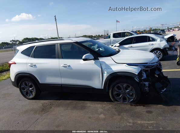 KNDEUCAA2R7635373 2024 KIA SELTOS White Rear interior view