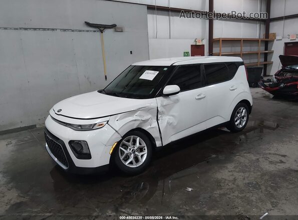 KNDJ23AU1L7733770 2020 KIA SOUL White Vista tres cuartos delantera izquierda